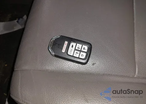 2016 Honda Odyssey Touring/Touring Elite z USA, uszkodzony, nr VIN 5FNRL5H9XGB091627